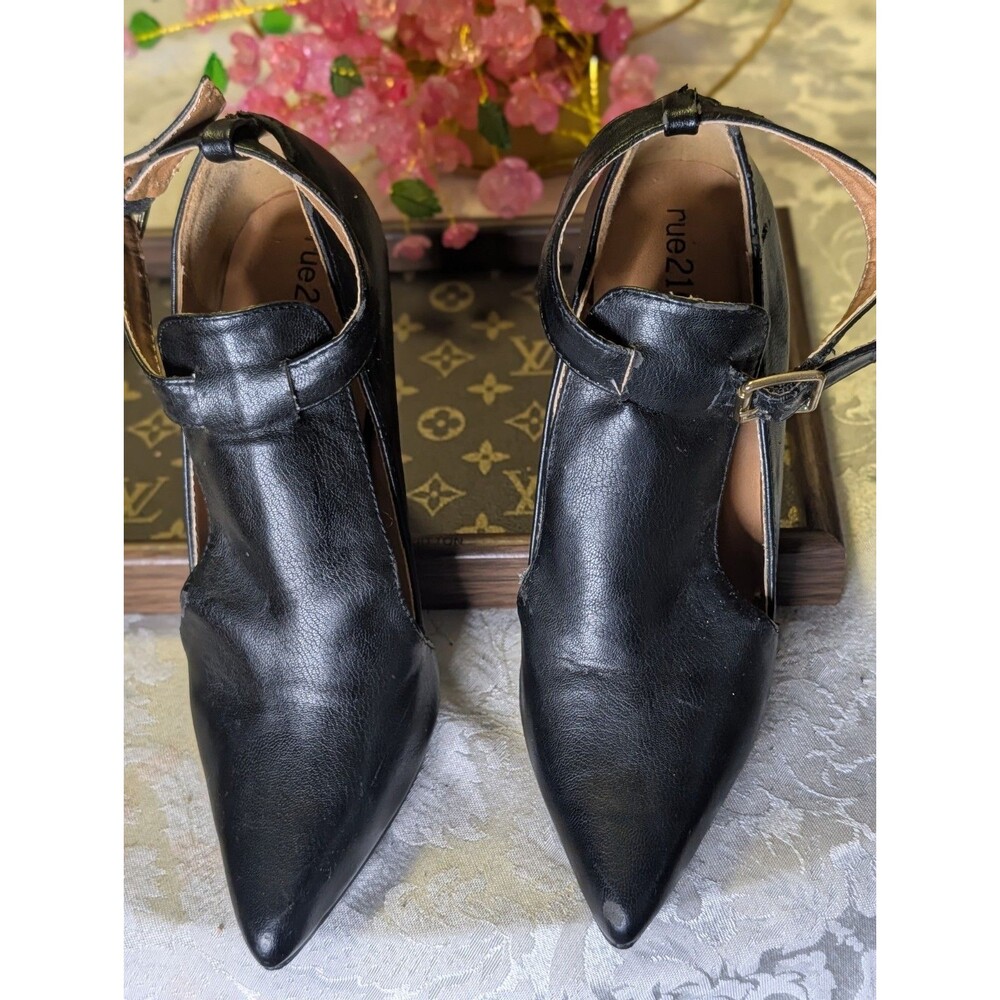 rue21 Black Faux Leather Pump Heels Pointed Toe Ankle Strap Buckle 7.5